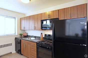 740 North Duke Street 1-2 Beds Apartment for Rent - Photo Gallery 2