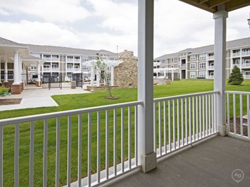 1021 Stoneridge Drive 1-3 Beds Apartment for Rent - Photo Gallery 2