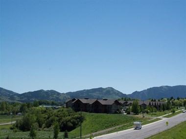 710 Haggerty Lane 1-3 Beds Apartment for Rent - Photo Gallery 2