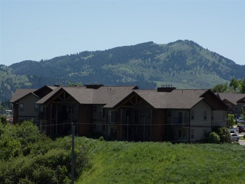 Lush Green Outdoor Spaces at Saddleview Apartments, Bozeman, MT, 59715