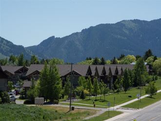 710 Haggerty Lane 1-3 Beds Apartment for Rent - Photo Gallery 4