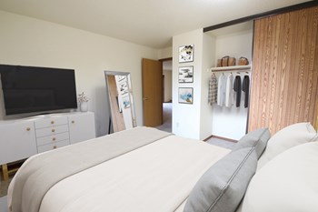 4605 W 39th St 1-2 Beds Apartment for Rent - Photo Gallery 2