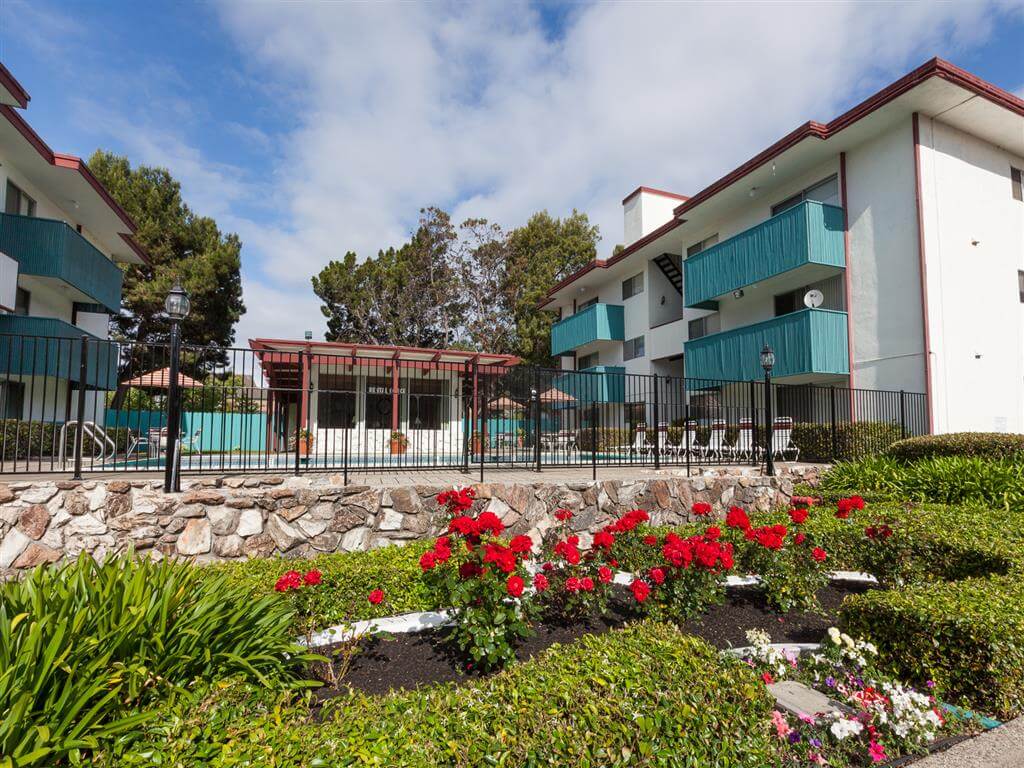 Del Coronado is a similar property to Esperanza Apartments located in Alameda