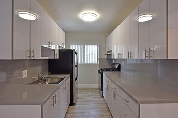9181 W BAY HARBOR DR Studio-2 Beds Apartment for Rent - Photo Gallery 5