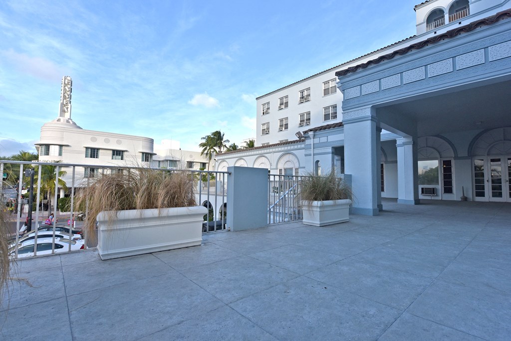 a view of the patio at the commodore hotel