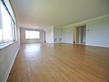 19333 VAN AKEN BLVD 1-3 Beds Apartment for Rent - Photo Gallery 5