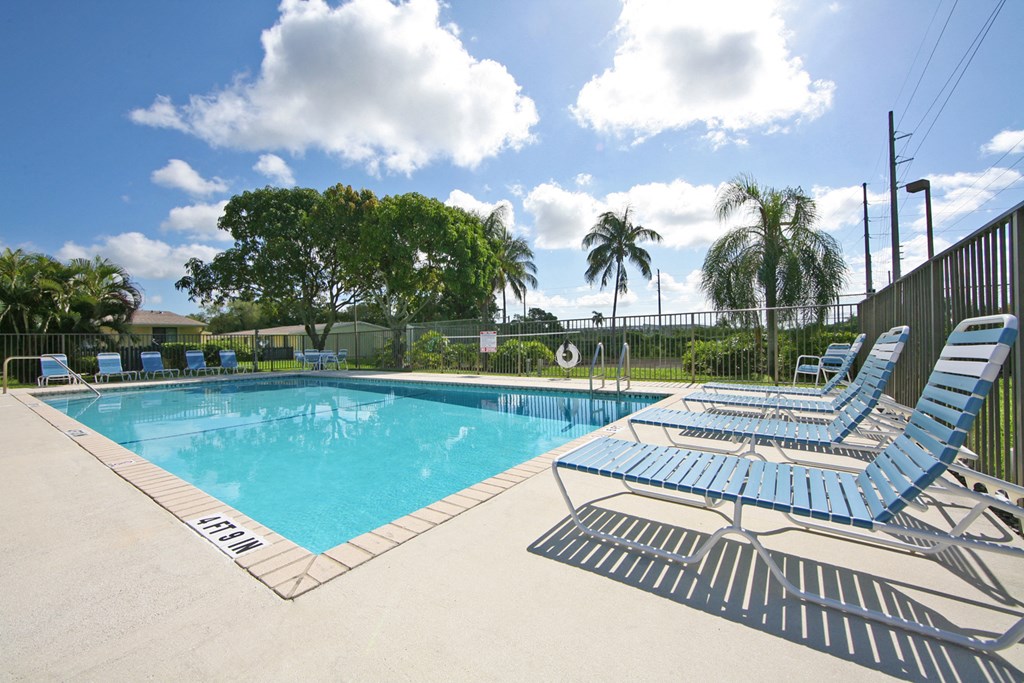 the swimming pool at the resort at longboat key club