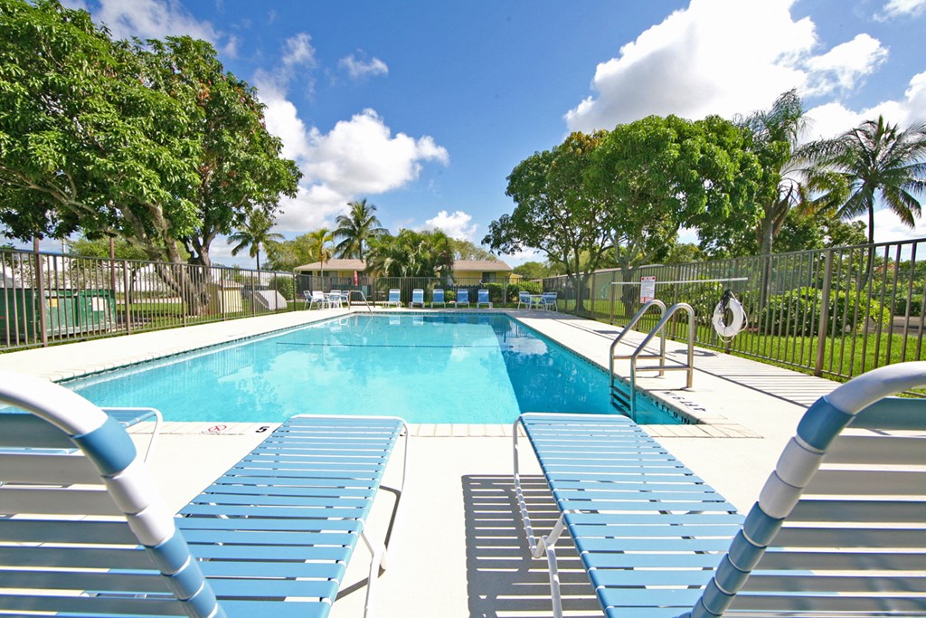 the swimming pool at the resort at longboat key club
