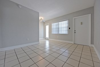 660 NE 78TH ST Studio-2 Beds Apartment for Rent - Photo Gallery 4