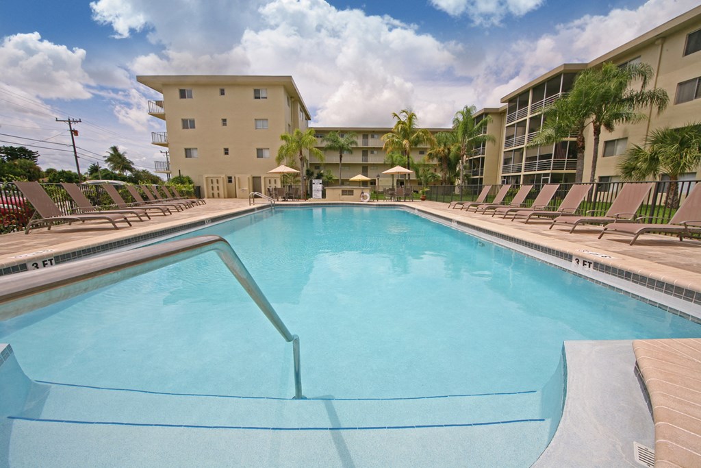 the swimming pool at the resort on longboat key