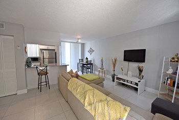7020 RUE GRANVILLE, #B101 1-2 Beds Apartment for Rent - Photo Gallery 5