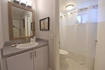 7020 RUE GRANVILLE, #B101 1-2 Beds Apartment for Rent - Photo Gallery 3