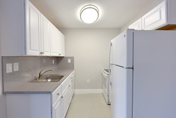 3847 NE 168TH ST 1-2 Beds Apartment for Rent - Photo Gallery 3