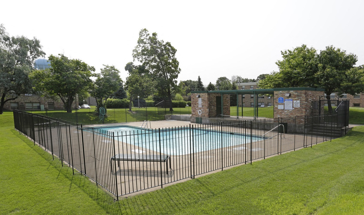 Carrington Drive Apartments, 6910 Humboldt Ave N., Brooklyn Center, MN