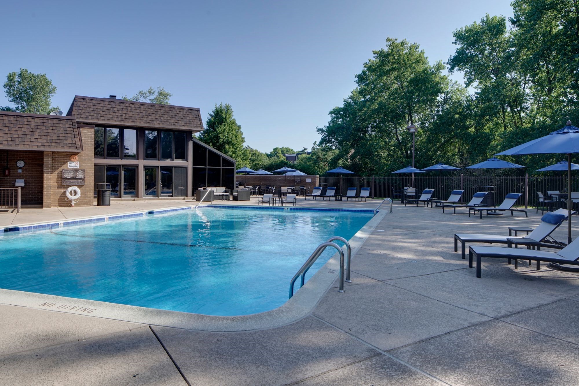 Valley Lo Towers II Apartments Apartments in Glenview, IL