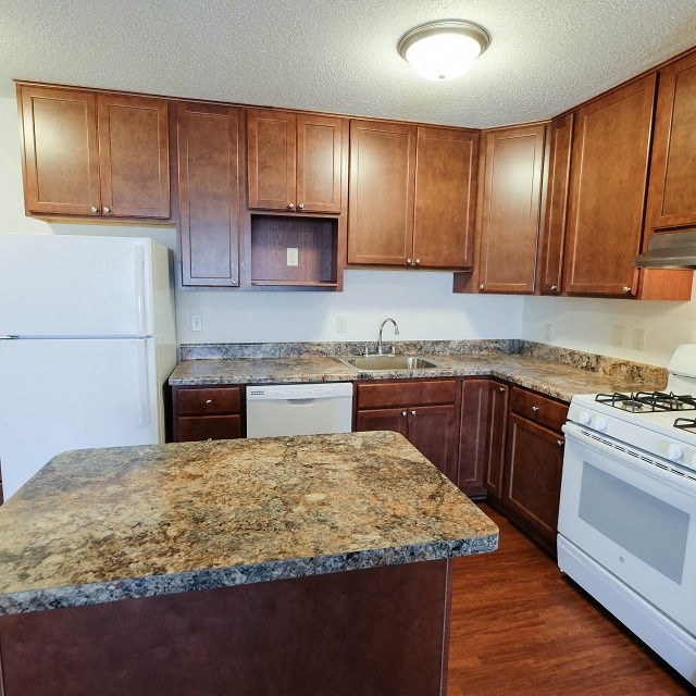 Granite Countertop Kitchen at Greenway Apartments, Minneapolis