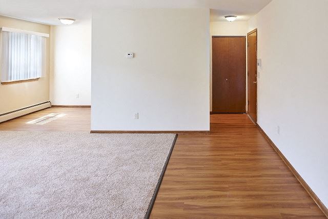 Unfurnished Living Room Unfurnished Living Room at Greenway Apartments, Minneapolis, MN, 55408 - Photo Gallery