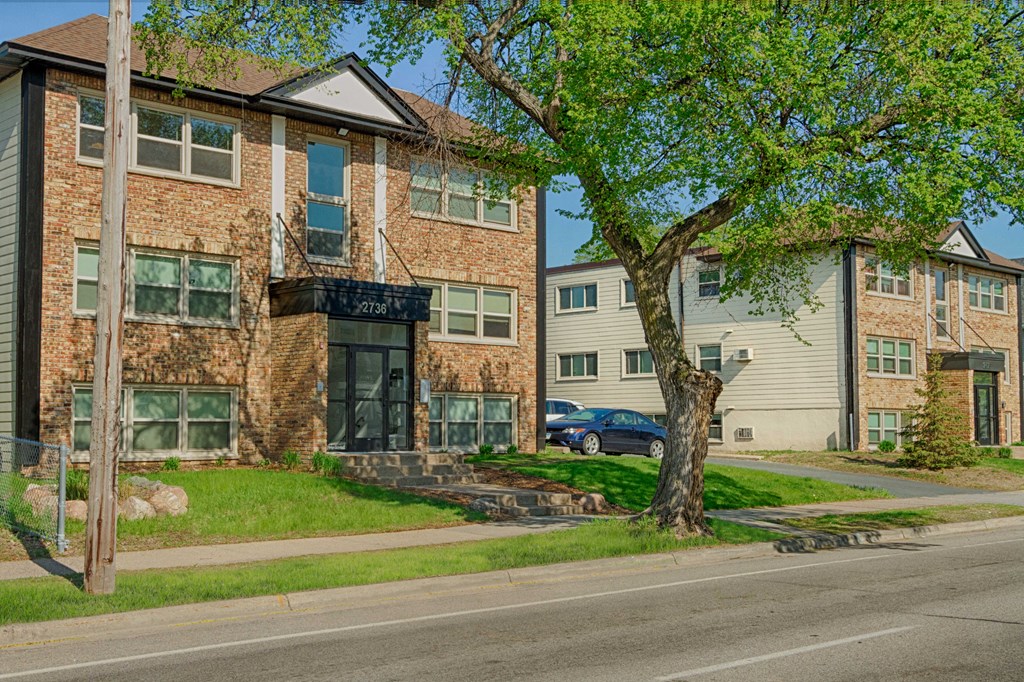 Exterior View at Greenway Apartments, Minneapolis, MN