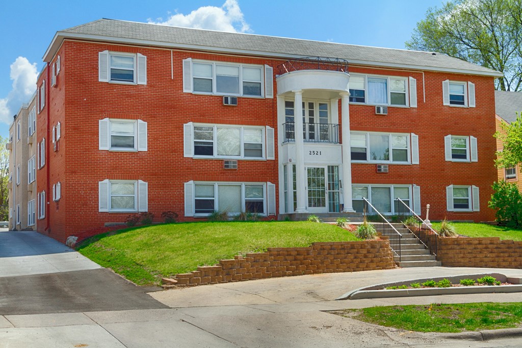 Elegant Exterior View at Greenway Apartments, Minneapolis