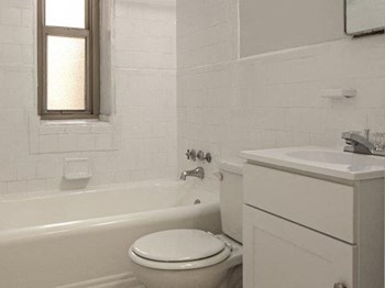 Apartment Bathrooms With Tubs At Macomb Gardens Apartments In Washington D.C. - Photo Gallery 12
