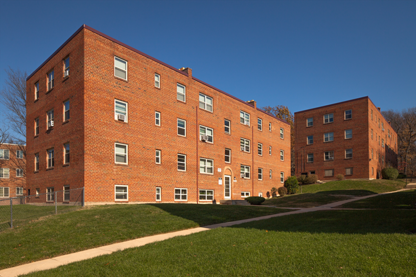 4900-20 Ft. Totten Dr. NE 1-2 Beds Apartment for Rent - Photo Gallery 1