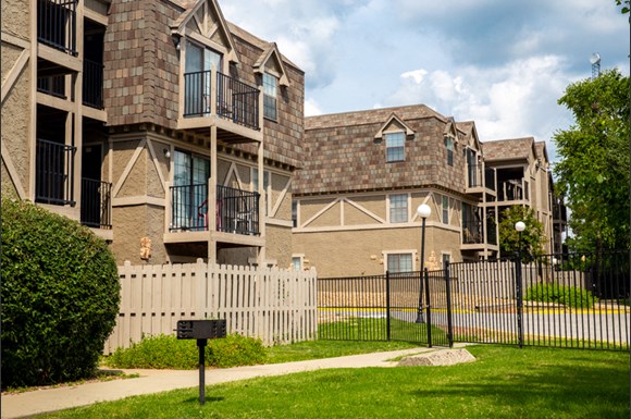 Haverford West Apartments, 11309 W 75th Street, Shawnee Mission, KS