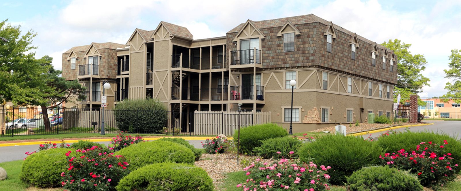 Haverford West Apartments in Shawnee Mission, KS