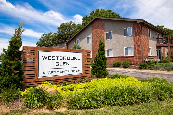 the preserve at westbrook glen apartment homes entrance sign