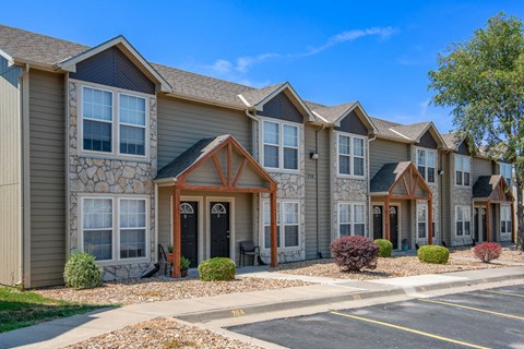 a row of townhomes with a sidewalk in front of them
