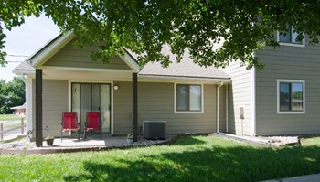 200 E Wilson #2 1-3 Beds Apartment for Rent - Photo Gallery 3