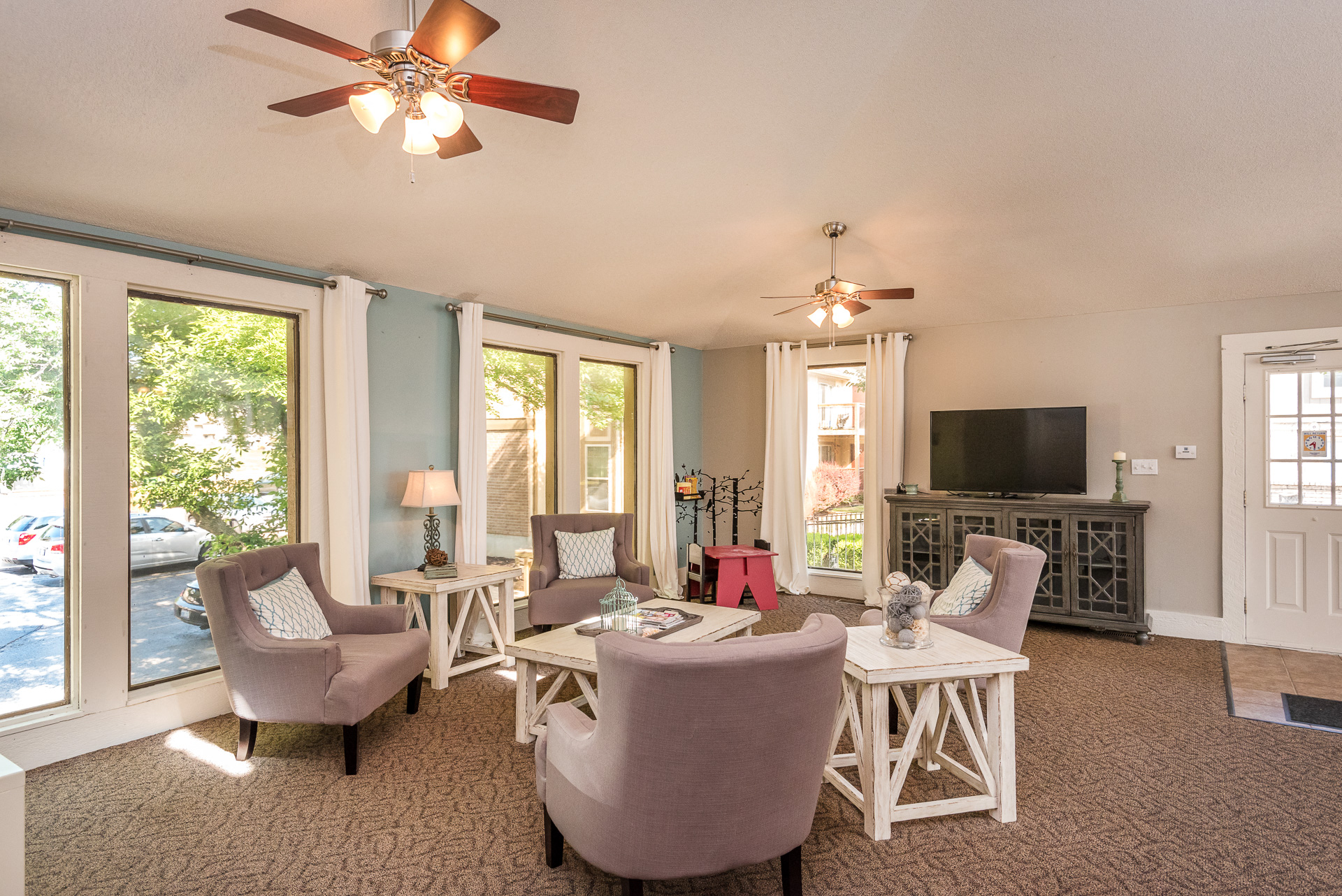 Willow Crossing Apartments, 2300 A East Willow Drive