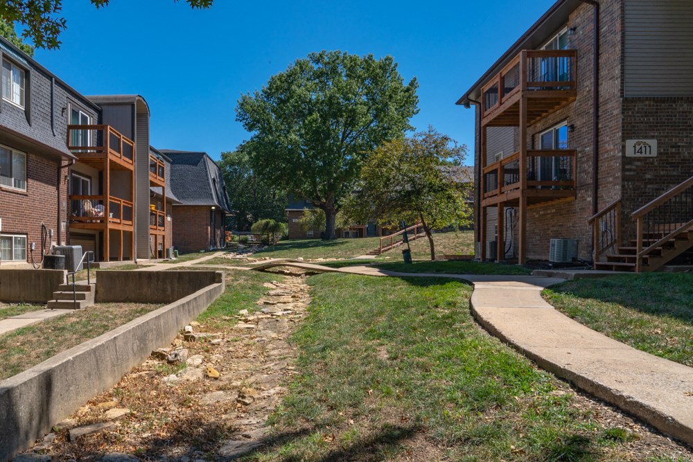 the preserve at ballantyne commons apartments courtyard and exterior
