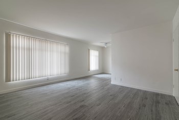 3425 Club Dr. 1-2 Beds Apartment for Rent - Photo Gallery 4