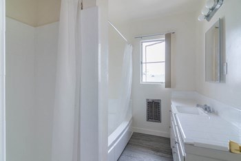 3425 Club Dr. 1-2 Beds Apartment for Rent - Photo Gallery 3