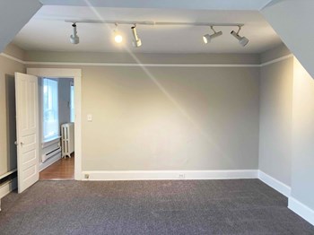 3249 Bishop Street Studio-2 Beds Apartment for Rent - Photo Gallery 3
