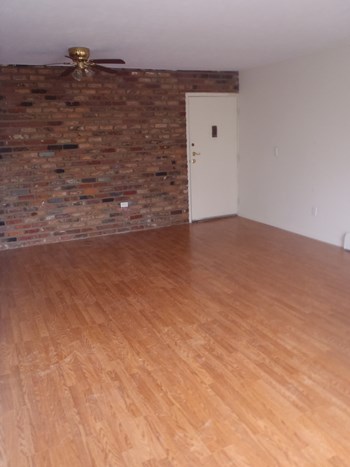 2065-2085 Clifton Avenue 1 Bed Apartment for Rent - Photo Gallery 3