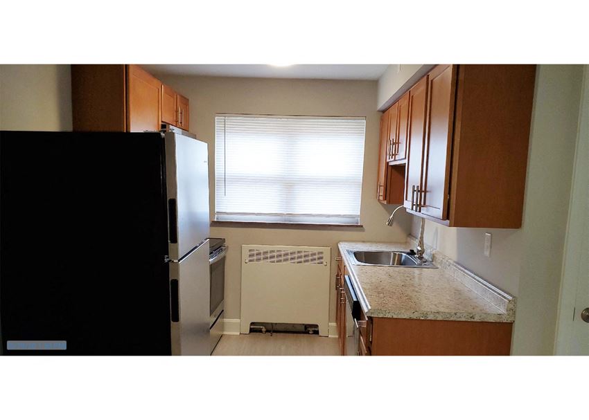 2702-2746 Edroy Court 1 Bed Apartment for Rent - Photo Gallery 1