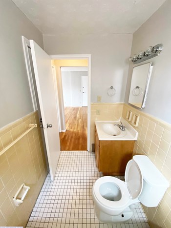 558, 562, 566 Lowell Avenue 1-3 Beds Apartment for Rent - Photo Gallery 3