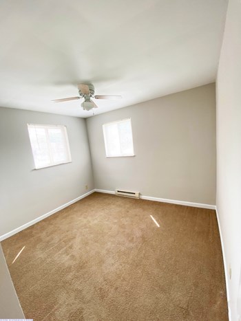 558, 562, 566 Lowell Avenue 1-3 Beds Apartment for Rent - Photo Gallery 4