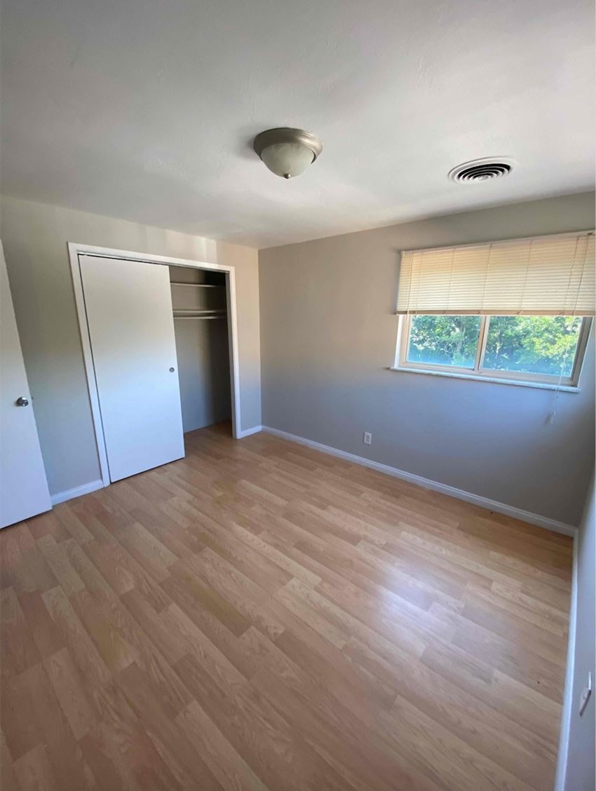 545, 551, 555, 559, 563 Lowell Avenue Studio-1 Bed Apartment for Rent - Photo Gallery