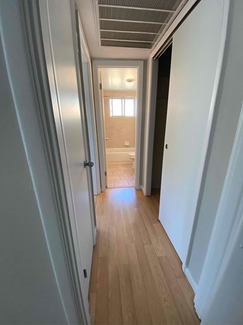 545, 551, 555, 559, 563 Lowell Avenue Studio-1 Bed Apartment for Rent - Photo Gallery 5