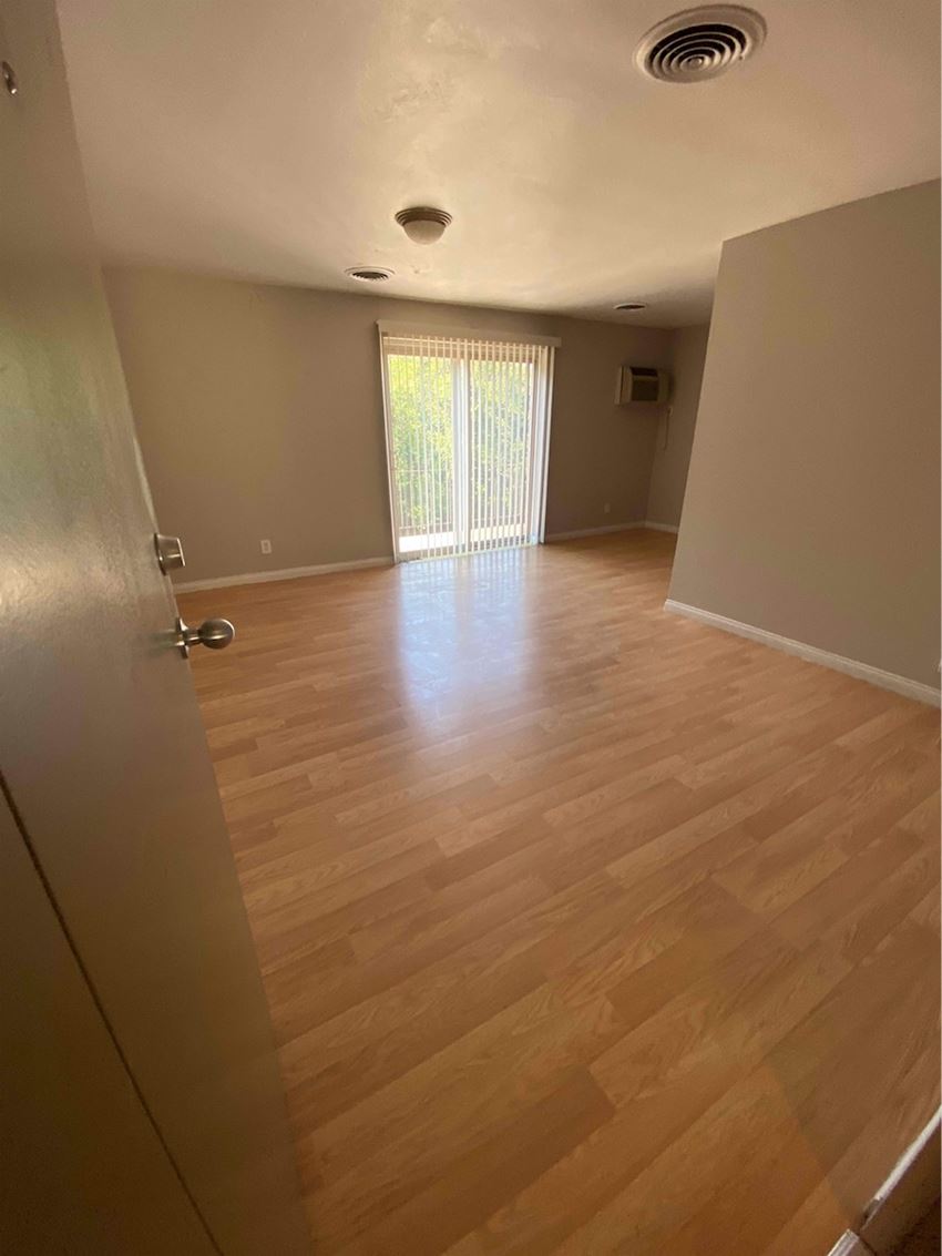 545, 551, 555, 559, 563 Lowell Avenue Studio-1 Bed Apartment for Rent - Photo Gallery