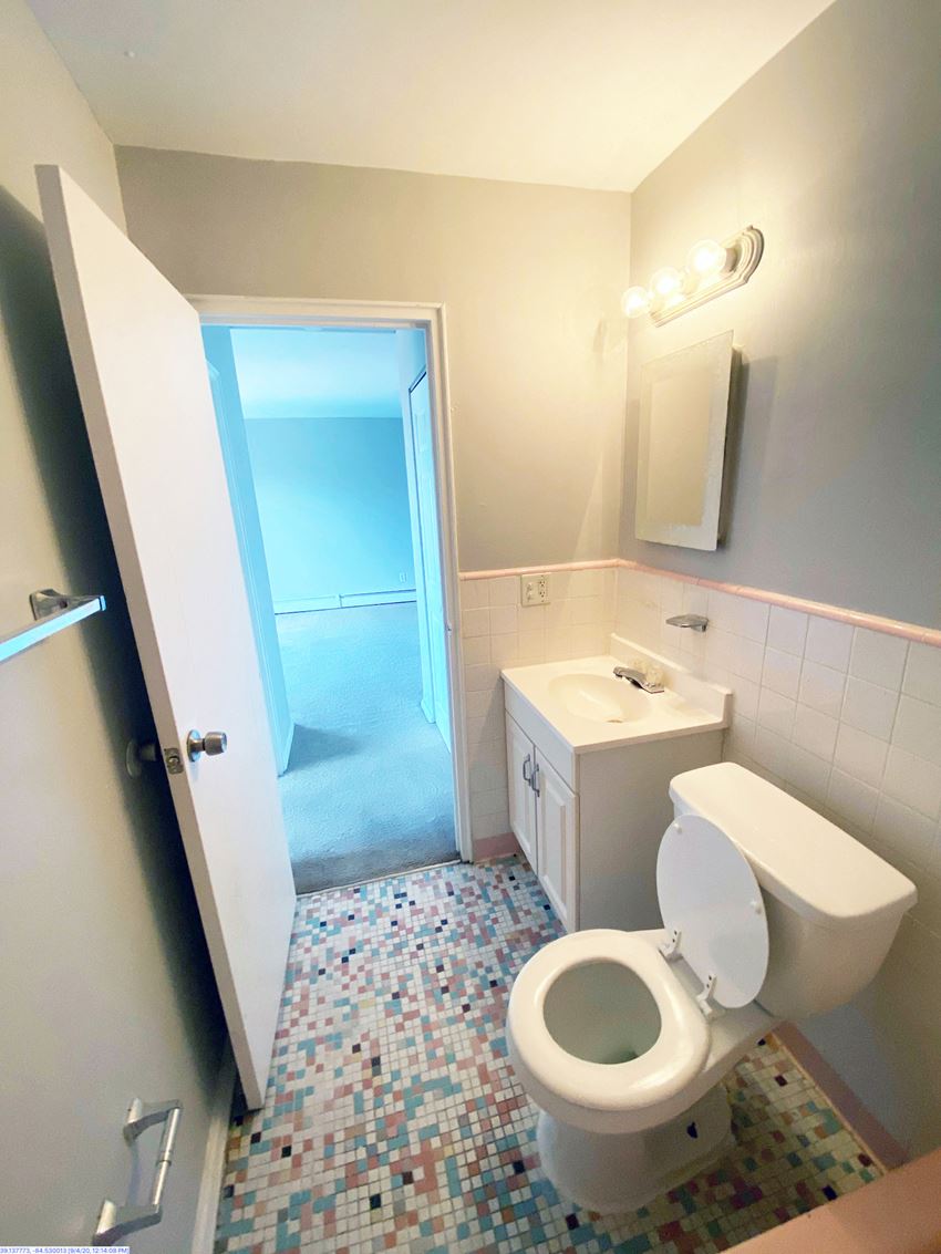700 & 714 Riddle Road 1-2 Beds Apartment for Rent - Photo Gallery