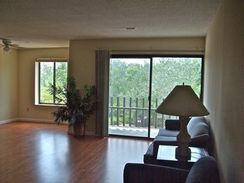 1600 Thompson Heights Avenue Studio-2 Beds Apartment for Rent - Photo Gallery 5