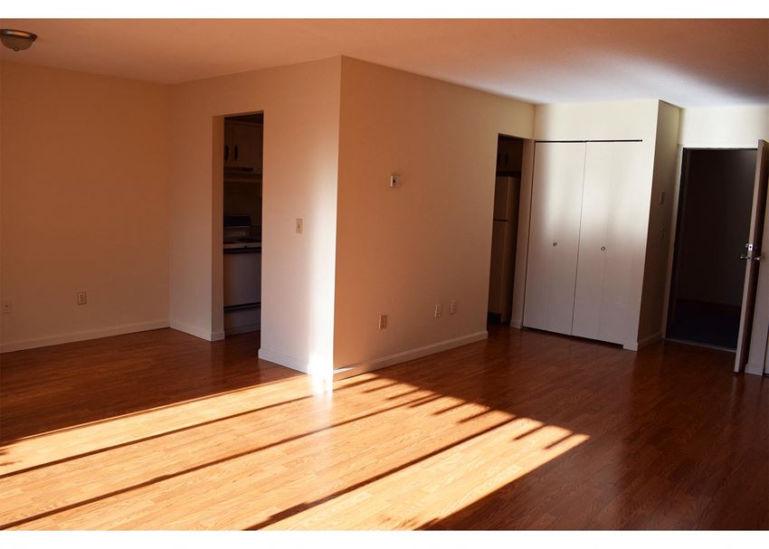 1600 Thompson Heights Avenue Studio-2 Beds Apartment for Rent - Photo Gallery 1