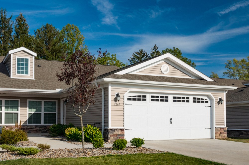 Delta Township MI Apartment Rentals Redwood Pepper Ridge Two Car Garage