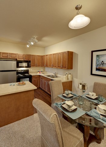 Fully Equipped Eat-In Kitchen Fully Equipped Eat-In Kitchen at The Preserve at Greenway Park, Wyoming - Photo Gallery 2