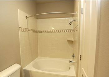 Large Soaking Tub In Bathroom at The Preserve at Rock Springs, Rock Springs, Wyoming