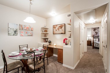 Model Dining at The Preserve at Rock Springs, Rock Springs - Photo Gallery 2