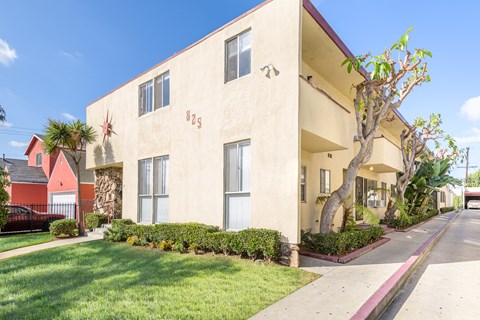 Cesar Manor Multiple Apartments in Inglewood